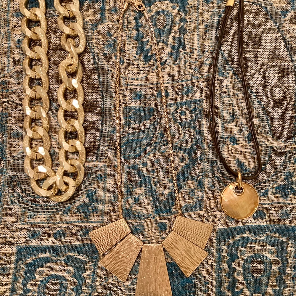 Set of 3 necklaces.